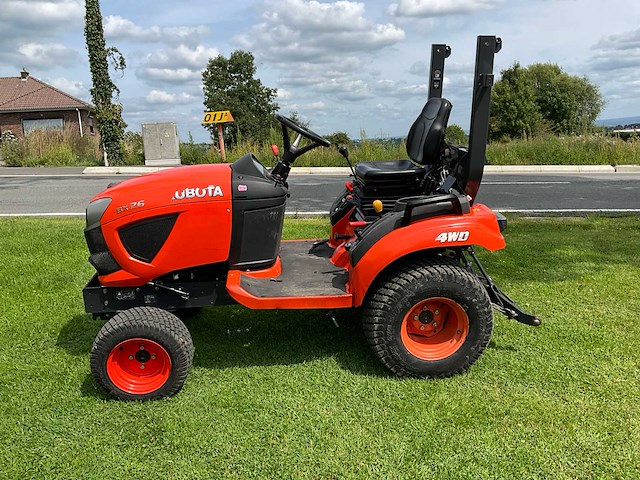 Kubota bx261 micro hydrostatische tractor - afbeelding 10 van  20