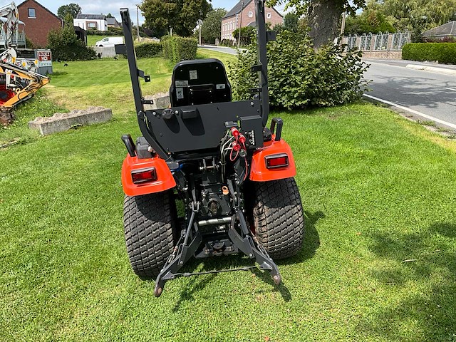 Kubota bx261 micro hydrostatische tractor - afbeelding 15 van  20