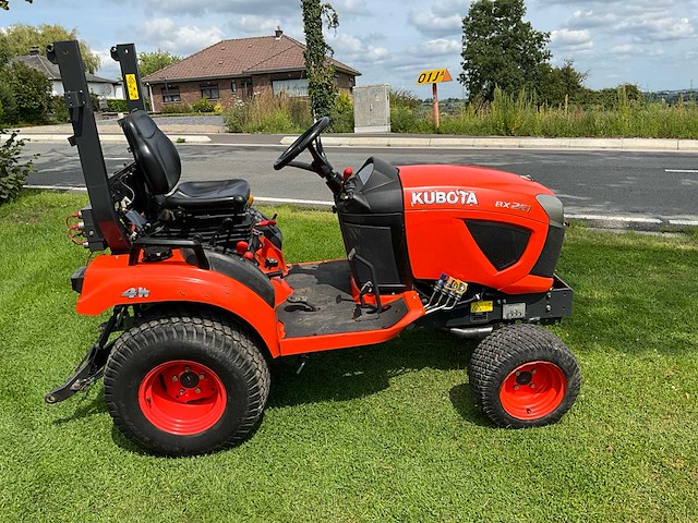 Kubota bx261 micro hydrostatische tractor - afbeelding 17 van  20