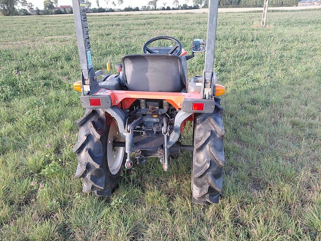 Kubota gb170 vierwielaangedreven minitractor - afbeelding 8 van  13
