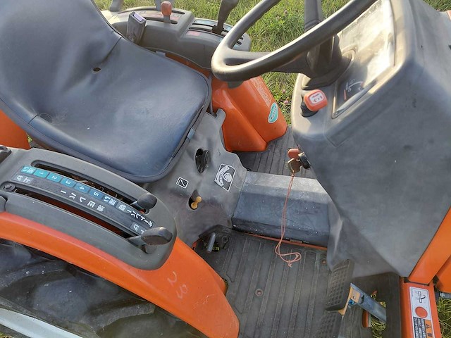Kubota gb170 vierwielaangedreven minitractor - afbeelding 6 van  13