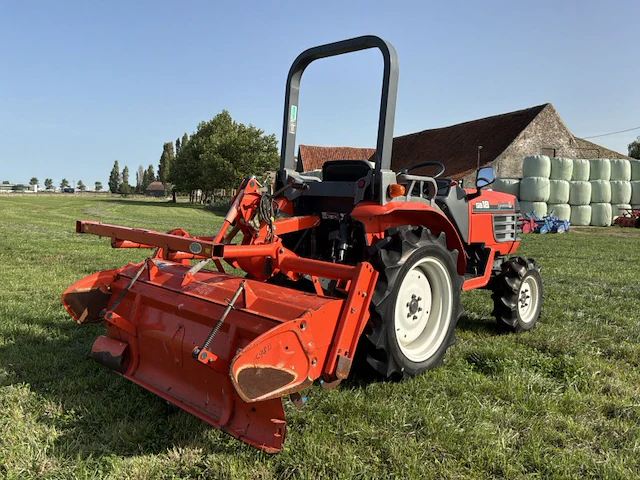 Kubota granbia l gb18 vierwielaangedreven minitractor met grondfrees - afbeelding 21 van  25