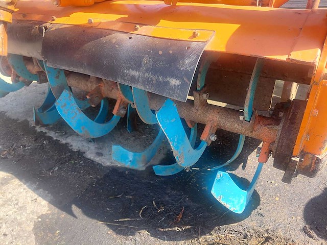 Kubota grondfrees - afbeelding 5 van  8