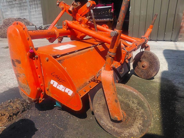 Kubota grondfrees - afbeelding 7 van  8