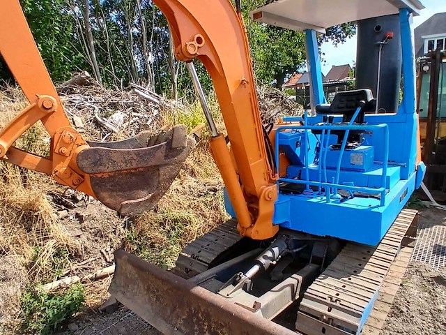 Kubota kh-033 rupsgraafmachine 3.3 ton - graafbak en dozerblad - afbeelding 12 van  18