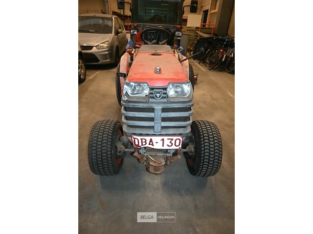 Kubota landbouwtrekker - afbeelding 3 van  18