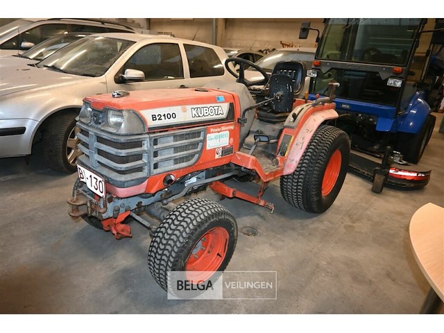 Kubota landbouwtrekker - afbeelding 4 van  18