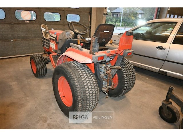 Kubota landbouwtrekker - afbeelding 6 van  18