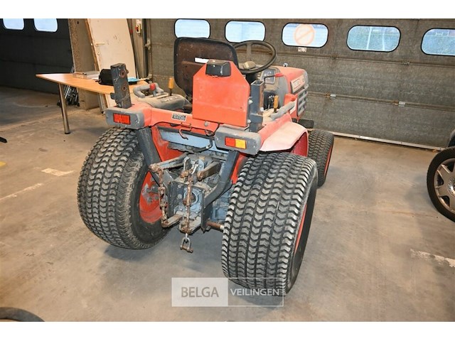 Kubota landbouwtrekker - afbeelding 7 van  18