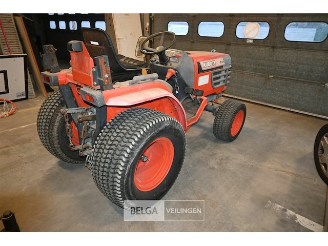 Kubota landbouwtrekker - afbeelding 8 van  18