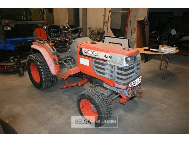 Kubota landbouwtrekker - afbeelding 1 van  18
