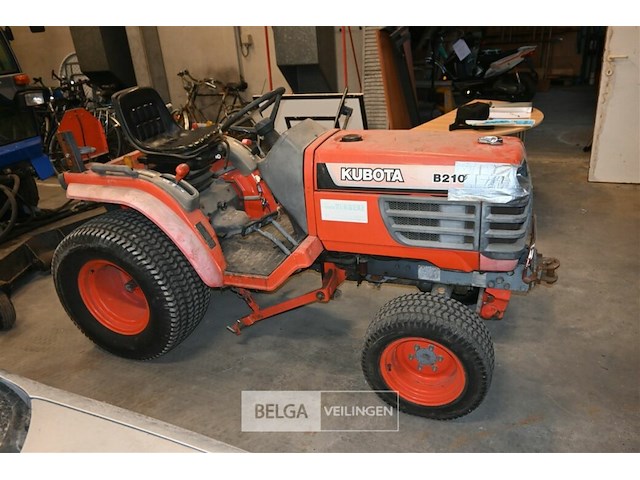 Kubota landbouwtrekker - afbeelding 11 van  18