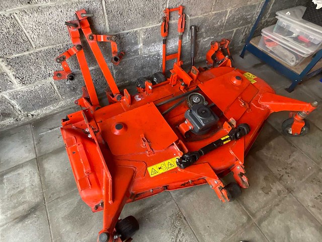 Kubota maaidek diverse bosbouw- en tuingereedschap - afbeelding 3 van  6