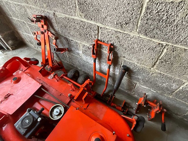 Kubota maaidek diverse bosbouw- en tuingereedschap - afbeelding 5 van  6