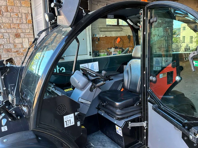 Kubota schuiflader / telehandler kubota kth4815-2 – 146,7 uur – vorken + bak 160 cm - afbeelding 7 van  37