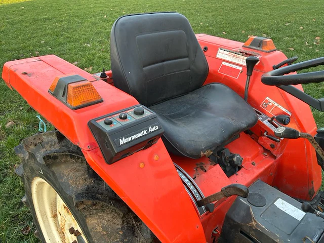 Kubota sunshine l1-195 vierwielaangedreven minitractor - afbeelding 9 van  20