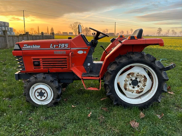 Kubota sunshine l1-195 vierwielaangedreven minitractor - afbeelding 19 van  20
