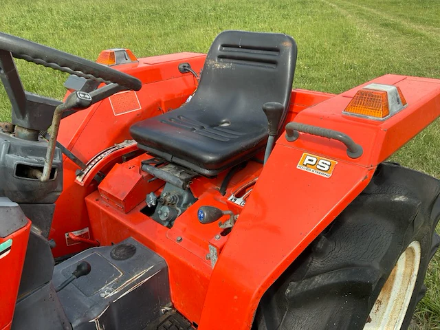 Kubota sunshine l1-205dt vierwielaangedreven minitractor - afbeelding 13 van  22