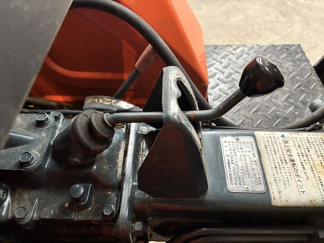 Kubota tractor met voorlader - afbeelding 4 van  19