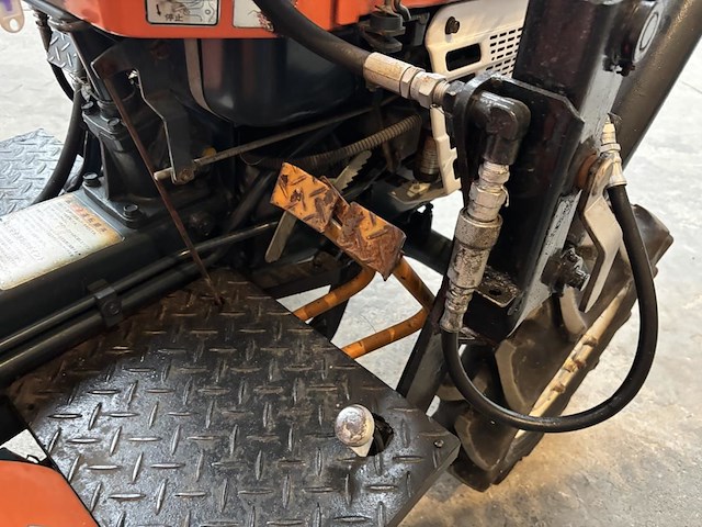 Kubota tractor met voorlader - afbeelding 5 van  19
