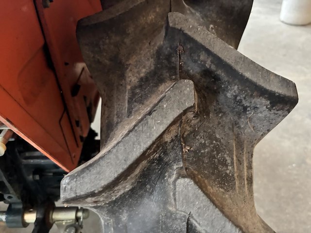 Kubota tractor met voorlader - afbeelding 6 van  19