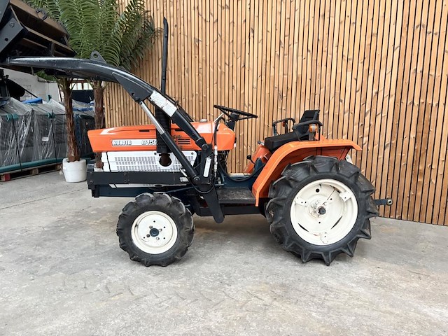 Kubota tractor met voorlader - afbeelding 13 van  19
