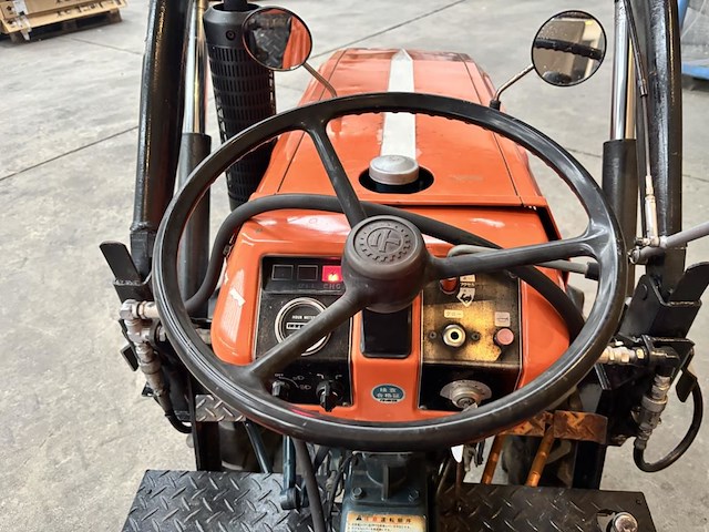 Kubota tractor met voorlader - afbeelding 17 van  19