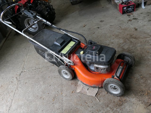 Kubota w721 zelfrijdende benzinegrasmaaier - afbeelding 10 van  12