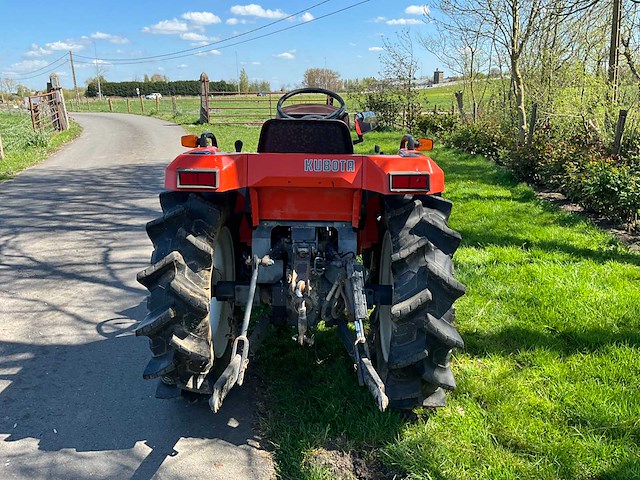 Kubota x20 minitractor met frees - afbeelding 24 van  26