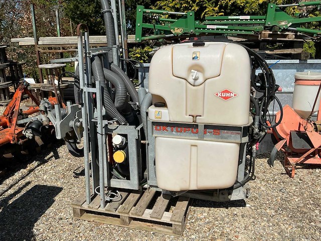 Kuhn oktopus-s gedragen spuitmachine - afbeelding 2 van  5