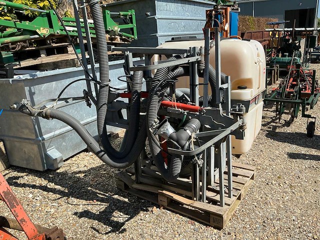 Kuhn oktopus-s gedragen spuitmachine - afbeelding 3 van  4