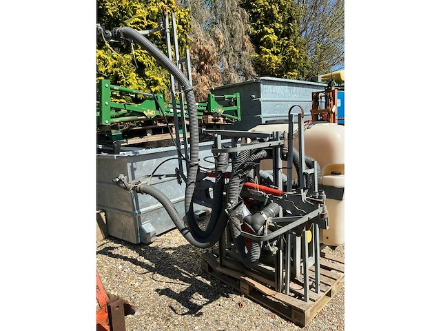 Kuhn oktopus-s gedragen spuitmachine - afbeelding 4 van  4