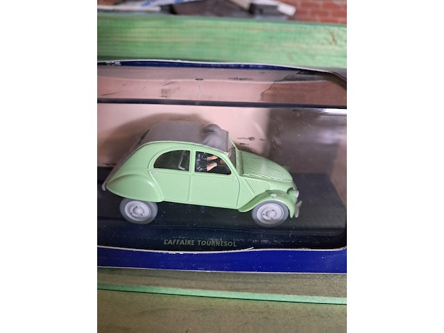 Kuifje auto in doos l'affaire tournesol - afbeelding 1 van  4