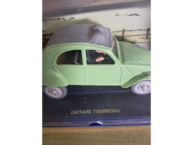 Kuifje auto in doos l'affaire tournesol - afbeelding 2 van  4