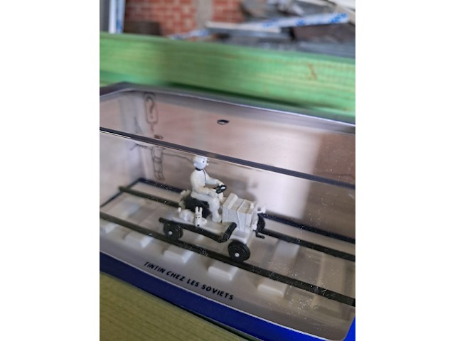 Kuifje auto in doos tintin chez les soviets - afbeelding 2 van  4