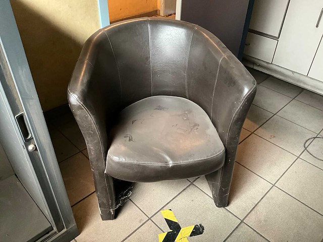 Kuipzetel en stoel - afbeelding 3 van  5