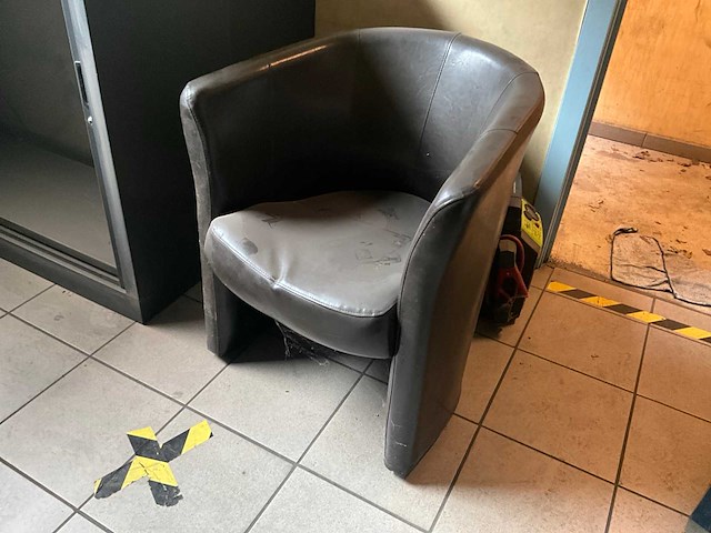 Kuipzetel en stoel - afbeelding 1 van  5