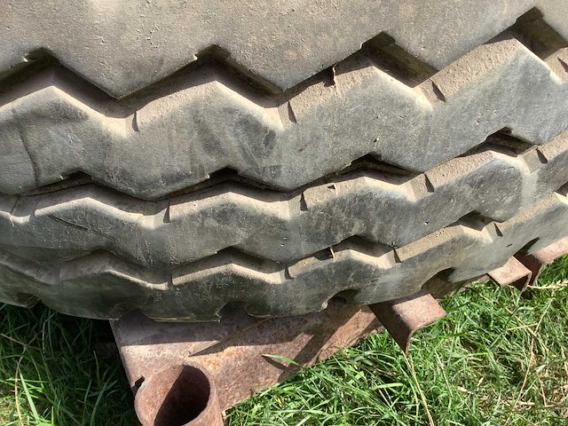 Kumho vrachtwagenband 315/80r22.5 - afbeelding 2 van  4