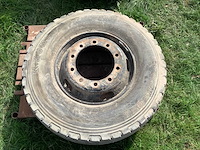 Kumho vrachtwagenband 315/80r22.5 - afbeelding 1 van  4