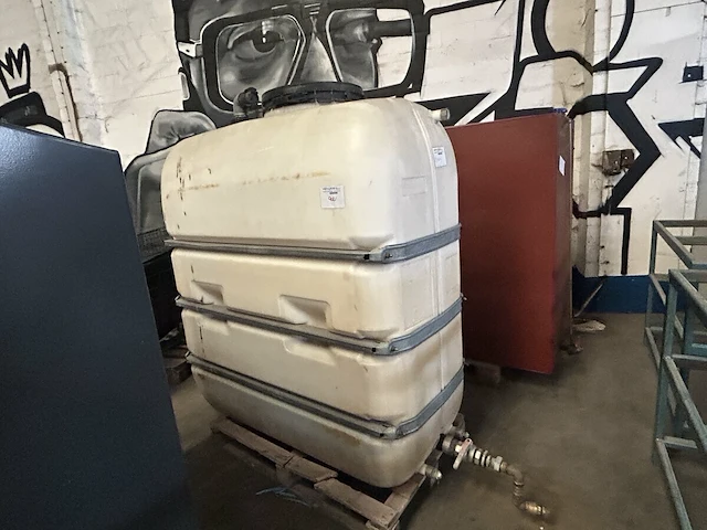 Kunsstoftank 1500 liter werit - afbeelding 1 van  6