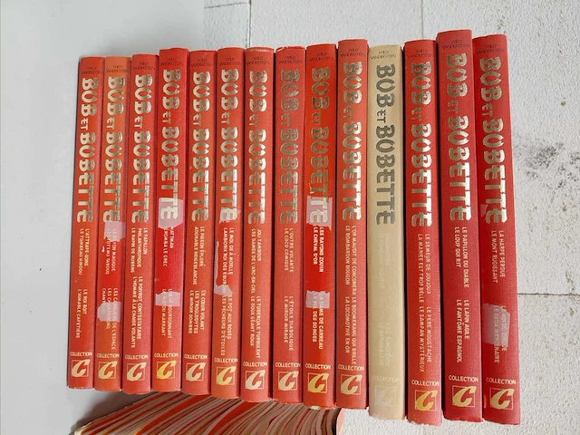 Kunst - opslagruimte – glaswerk, verzamelobjecten, strips, decoratie en diverse voorwerpen - afbeelding 2 van  4