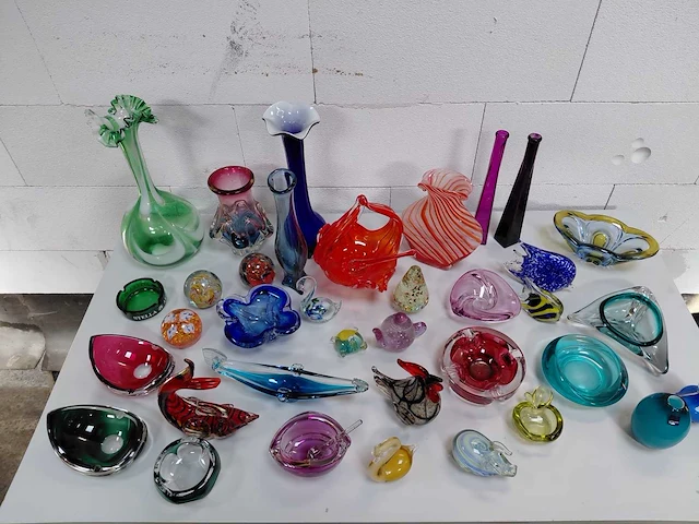 Kunst - opslagruimte – glaswerk, verzamelobjecten, strips, decoratie en diverse voorwerpen - afbeelding 20 van  23