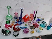 Kunst - opslagruimte – glaswerk, verzamelobjecten, strips, decoratie en diverse voorwerpen - afbeelding 22 van  23