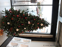 Kunstkerstboom - versierd met ballen cadeauset - bij kerstboom - afbeelding 1 van  1