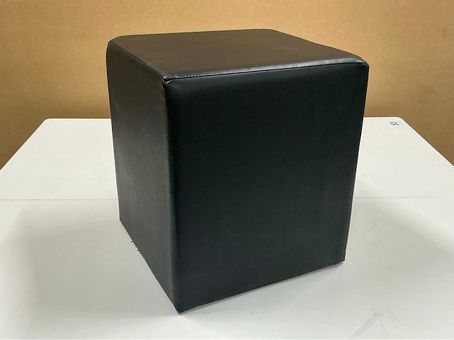 Kunstlederen poef (22x) - afbeelding 1 van  3