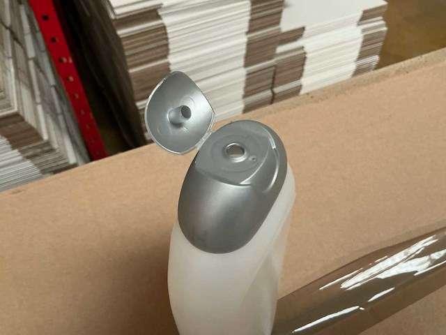Kunstof fles met dispenser (12x) - afbeelding 3 van  4