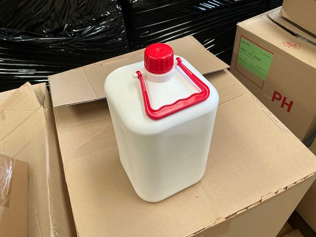 Kunstof fles met dop - afbeelding 2 van  3