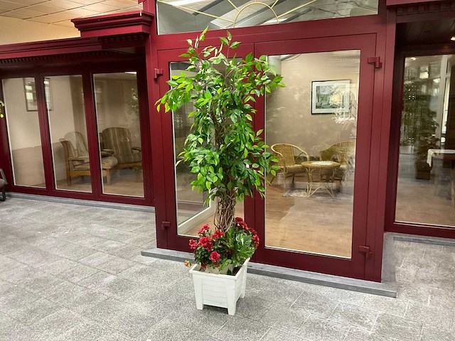 Kunstplant met pot - afbeelding 1 van  1