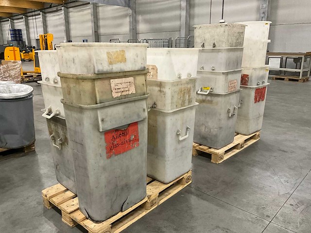 Kunststof afvalemmers & prullenbakken (16x) - afbeelding 2 van  3