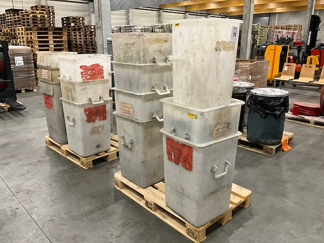 Kunststof afvalemmers & prullenbakken (16x) - afbeelding 3 van  3